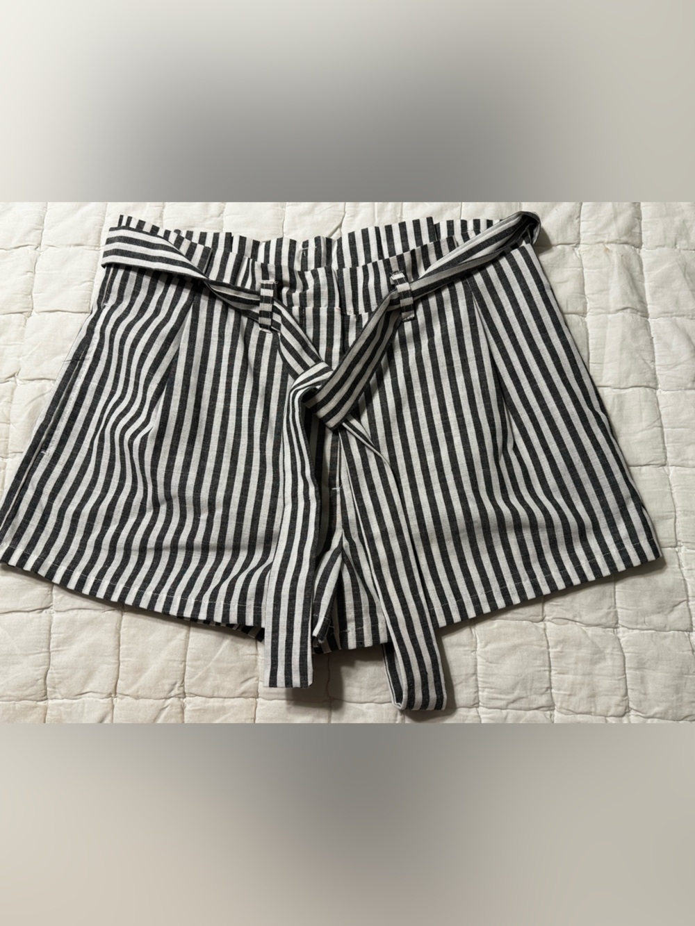 Lela Sky Striped Tie-Waist Women’s Shorts - Black & White Size Small